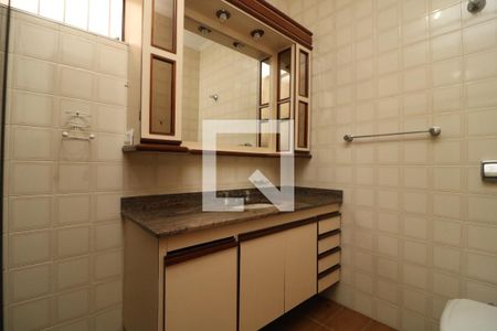 Casa à venda com 300m², 3 quartos e 3 vagasBanheiro da Suíte