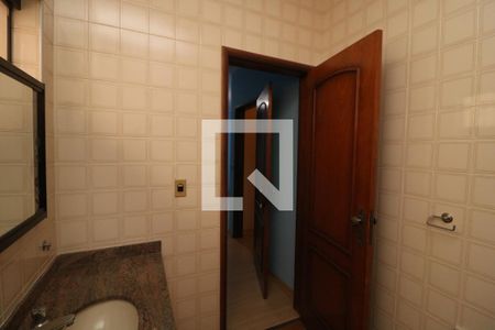 Casa à venda com 300m², 3 quartos e 3 vagasBanheiro da Suíte 2