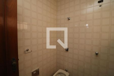 Casa à venda com 300m², 3 quartos e 3 vagasBanheiro da Suíte 2