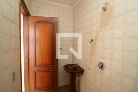 Casa à venda com 300m², 3 quartos e 3 vagasBanheiro de serviço