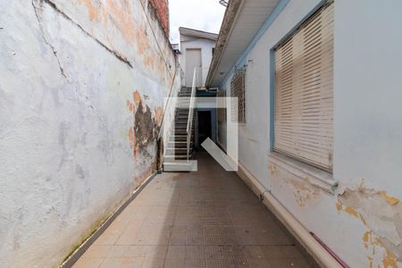 Casa à venda com 230m², 3 quartos e sem vaga Casa à venda com 230m², 3 quartos e sem vagaCorredor Lateral