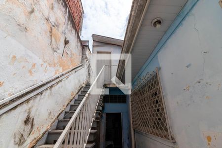 Casa à venda com 230m², 3 quartos e sem vaga Casa à venda com 230m², 3 quartos e sem vagaCorredor Lateral - Escada