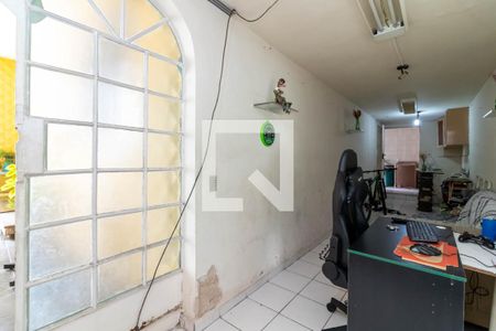 Casa à venda com 230m², 3 quartos e sem vaga Casa à venda com 230m², 3 quartos e sem vagaEscritório