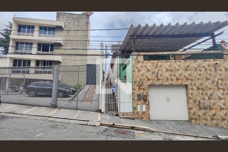 Casa à venda com 230m², 3 quartos e sem vaga Casa à venda com 230m², 3 quartos e sem vagaFachada