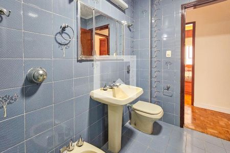 Banheiro de apartamento para alugar com 4 quartos, 145m² em Pr. das Asturias, Guarujá