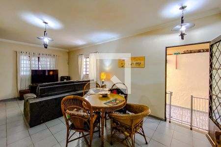 Casa à venda com 260m², 3 quartos e 2 vagasSala (Casa 2)