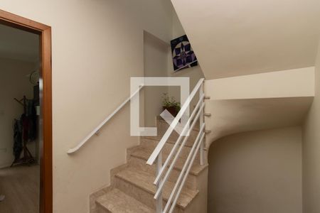 Casa de condomínio à venda com 100m², 2 quartos e 1 vaga Casa de condomínio à venda com 100m², 2 quartos e 1 vagaEscada