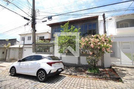 Casa de condomínio à venda com 275m², 3 quartos e 2 vagasFachada com Placa Quinto Andar