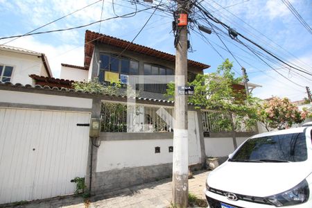 Casa de condomínio à venda com 275m², 3 quartos e 2 vagasFachada com Placa Quinto Andar