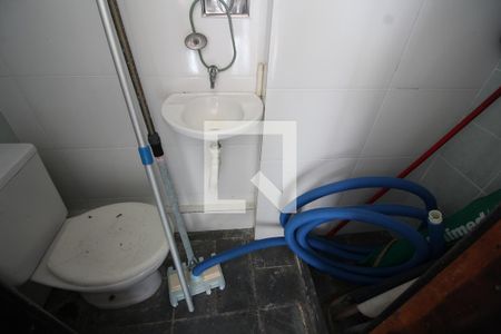 Casa de condomínio à venda com 275m², 3 quartos e 2 vagasBanheiro de Serviço