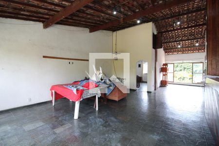 Casa de condomínio à venda com 275m², 3 quartos e 2 vagasTerraço