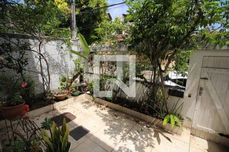 Casa de condomínio à venda com 275m², 3 quartos e 2 vagasQuintal da Frente