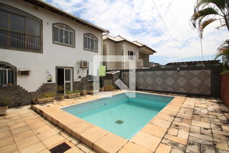 Casa de condomínio à venda com 275m², 3 quartos e 2 vagasPiscina