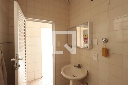 Casa à venda com 121m², 2 quartos e 2 vagasBanheiro