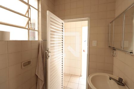 Casa à venda com 121m², 2 quartos e 2 vagasBanheiro