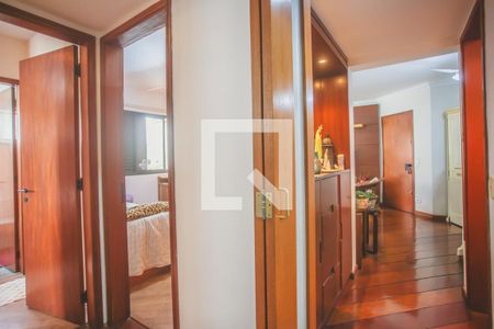 Apartamento à venda com 98m², 4 quartos e 2 vagasCorredor - Quartos