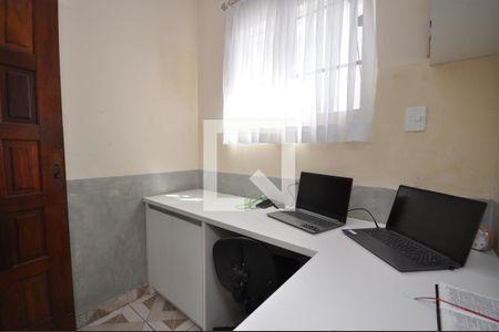 Casa à venda com 300m², 3 quartos e 6 vagasEscritório