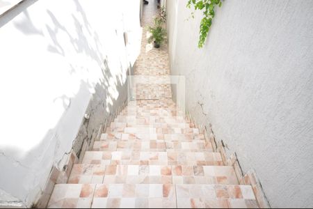 Casa à venda com 300m², 3 quartos e 6 vagasEscada de acesso a Churrasqueira