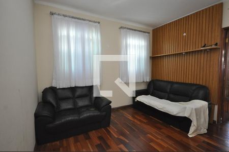 Casa à venda com 300m², 3 quartos e 6 vagasSala de TV