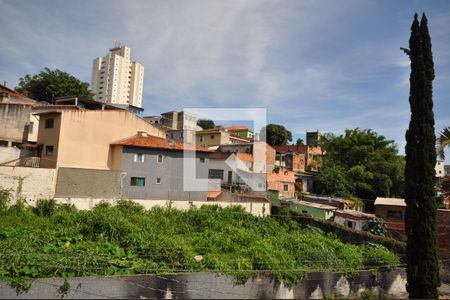 Casa à venda com 300m², 3 quartos e 6 vagasVista da Sacada