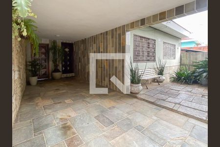 Casa à venda com 225m², 4 quartos e 3 vagas Casa à venda com 225m², 4 quartos e 3 vagasÁrea Externa