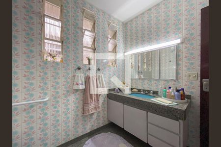 Casa à venda com 225m², 4 quartos e 3 vagas Casa à venda com 225m², 4 quartos e 3 vagasBanheiro Social