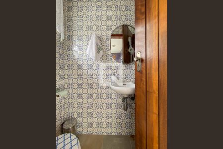 Casa à venda com 225m², 4 quartos e 3 vagas Casa à venda com 225m², 4 quartos e 3 vagasLavabo