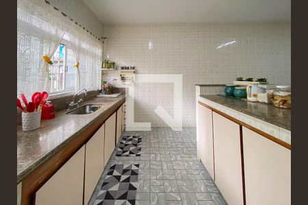 Casa à venda com 225m², 4 quartos e 3 vagas Casa à venda com 225m², 4 quartos e 3 vagasCozinha