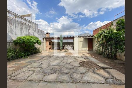 Casa à venda com 225m², 4 quartos e 3 vagas Casa à venda com 225m², 4 quartos e 3 vagasÁrea Externa