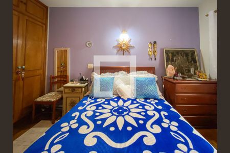 Casa à venda com 225m², 4 quartos e 3 vagas Casa à venda com 225m², 4 quartos e 3 vagasQuarto