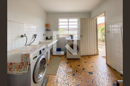 Casa à venda com 225m², 4 quartos e 3 vagas Casa à venda com 225m², 4 quartos e 3 vagasÁrea de Serviço