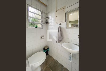 Casa à venda com 225m², 4 quartos e 3 vagas Casa à venda com 225m², 4 quartos e 3 vagasBanheiro de Serviço