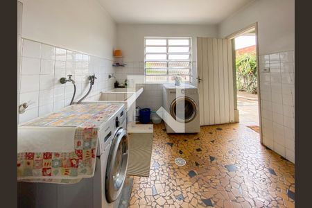 Casa à venda com 225m², 4 quartos e 3 vagas Casa à venda com 225m², 4 quartos e 3 vagasÁrea de Serviço