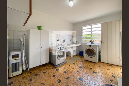 Casa à venda com 225m², 4 quartos e 3 vagas Casa à venda com 225m², 4 quartos e 3 vagasÁrea de Serviço