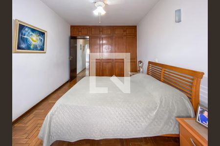 Casa à venda com 225m², 4 quartos e 3 vagas Casa à venda com 225m², 4 quartos e 3 vagasQuarto 2