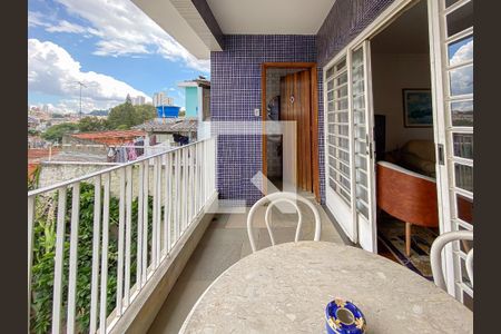 Casa à venda com 225m², 4 quartos e 3 vagas Casa à venda com 225m², 4 quartos e 3 vagasVaranda da Sala