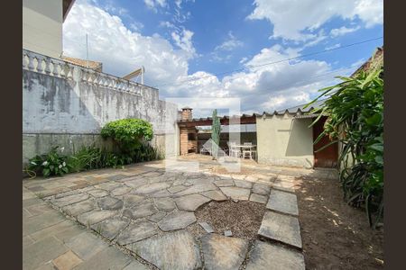 Casa à venda com 225m², 4 quartos e 3 vagas Casa à venda com 225m², 4 quartos e 3 vagasÁrea Externa