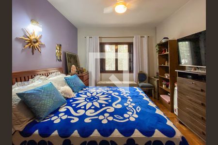 Casa à venda com 225m², 4 quartos e 3 vagas Casa à venda com 225m², 4 quartos e 3 vagasQuarto