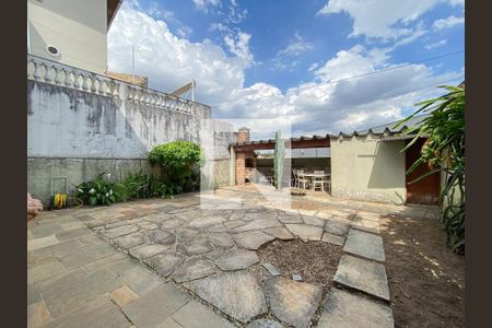 Casa à venda com 225m², 4 quartos e 3 vagas Casa à venda com 225m², 4 quartos e 3 vagasÁrea Externa