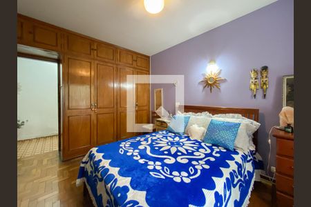 Casa à venda com 225m², 4 quartos e 3 vagas Casa à venda com 225m², 4 quartos e 3 vagasQuarto