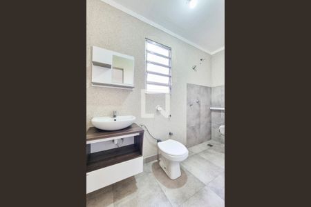 Casa para alugar com 130m², 2 quartos e 3 vagasBanheiro da Suíte