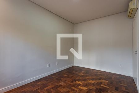 Casa à venda com 350m², 3 quartos e 3 vagas Casa à venda com 350m², 3 quartos e 3 vagasQuarto 2