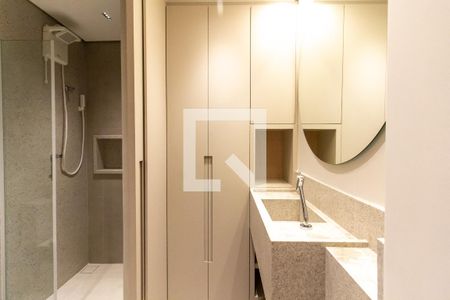 Banheiro de kitnet/studio para alugar com 1 quarto, 22m² em Perdizes, São Paulo