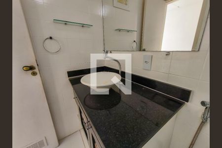 Apartamento para alugar com 120m², 3 quartos e 1 vaga Apartamento para alugar com 120m², 3 quartos e 1 vagaBanheiro Corredor