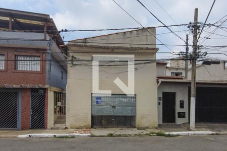 Casa à venda com 190m², 2 quartos e 1 vaga Casa à venda com 190m², 2 quartos e 1 vagaFachada