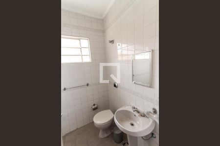 Casa à venda com 220m², 3 quartos e 2 vagasBanheiro da Suíte