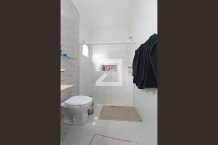 Casa de condomínio à venda com 375m², 4 quartos e 4 vagasBanheiro da Suíte 2