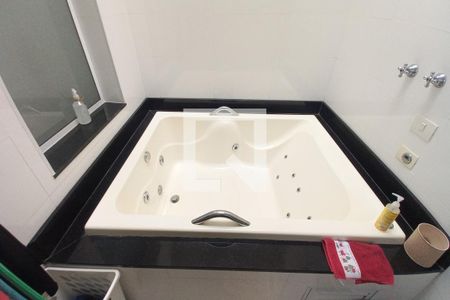 Casa de condomínio à venda com 375m², 4 quartos e 4 vagasDetalhe do Banheiro da Suíte 4 