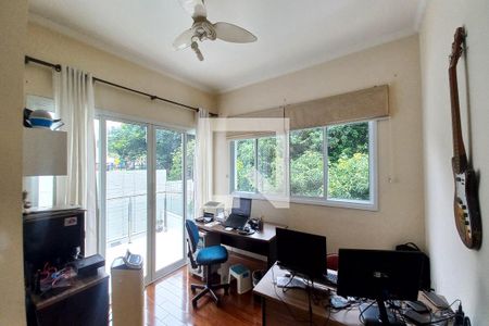 Casa de condomínio à venda com 375m², 4 quartos e 4 vagasEscritório