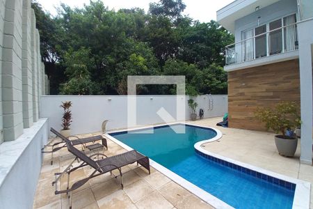 Casa de condomínio à venda com 375m², 4 quartos e 4 vagasÁrea comum - Piscina